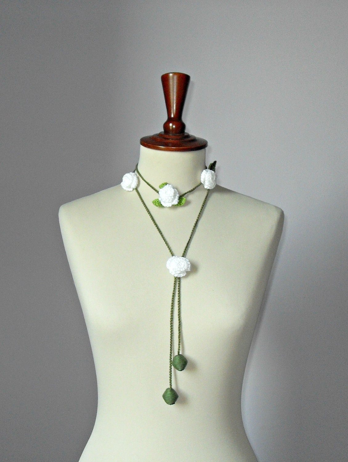 Handknit Crochet Lariat Necklace - White, Green - Rose Flowers Leaves