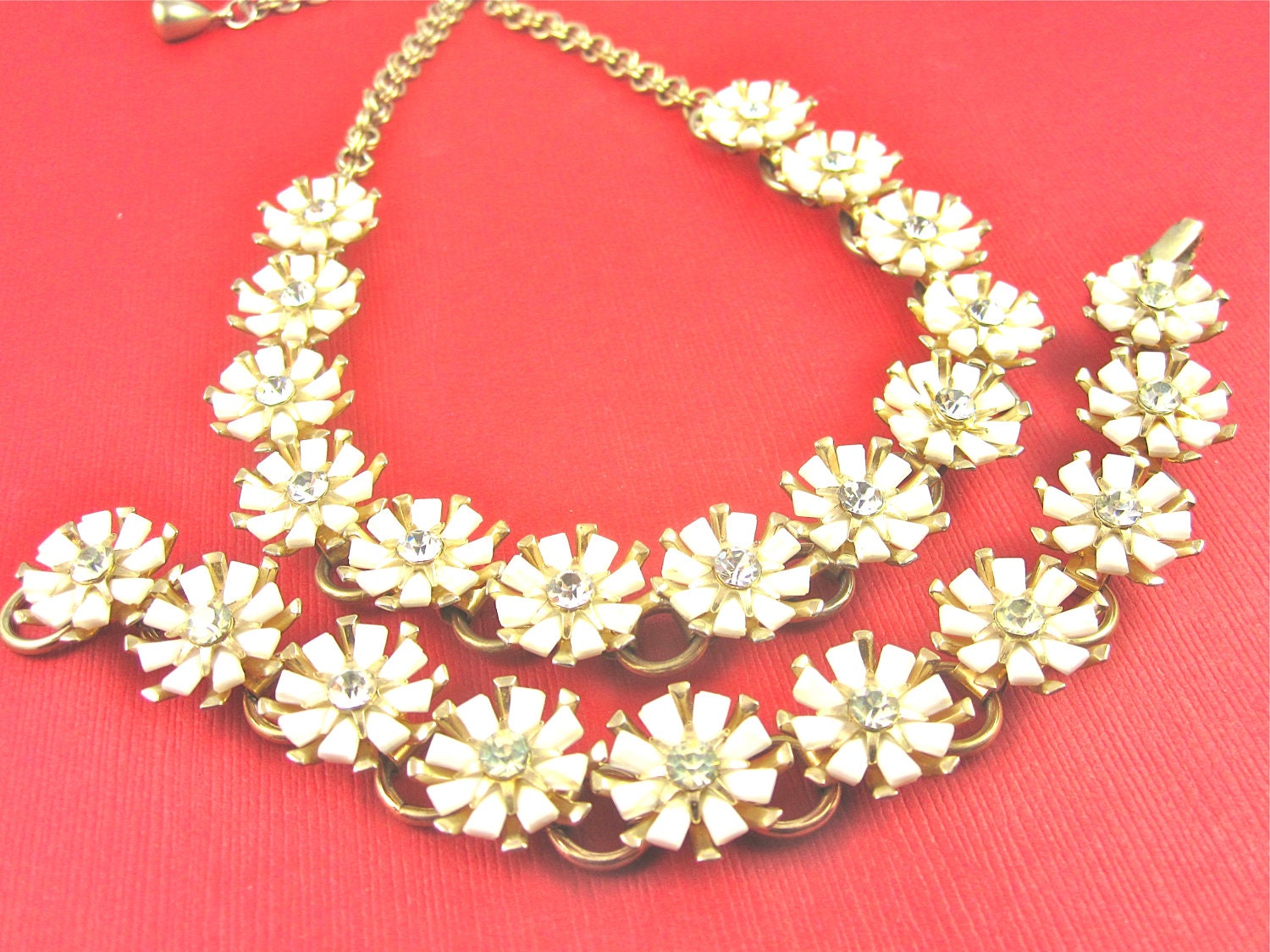 Vintage 50s Lucite and Rhinestone Flower Necklace and Bracelet