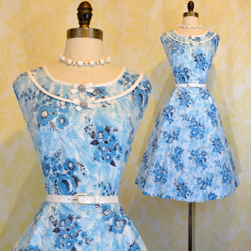 Vintage 50s Floral Dress XL L - Blue Rose Cotton Print - Full Skirt Sundress - Rhinestone Bows