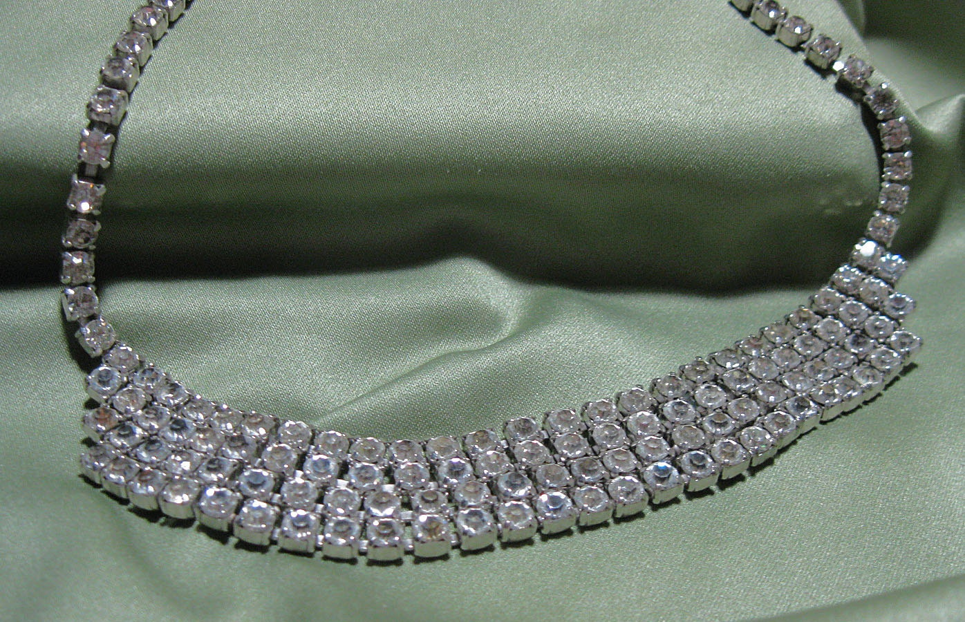 Vintage Rhinestone Necklace 14 Inch