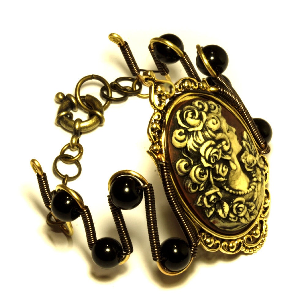 Neo Victorian Jewelry - Bracelet - Beautiful Creamy ivory Antebellum Portrait Cameo blending into a earthy brown background
