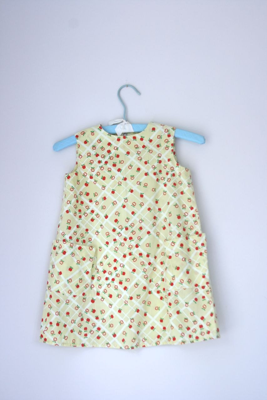 Vintage apple print dress 4/5T