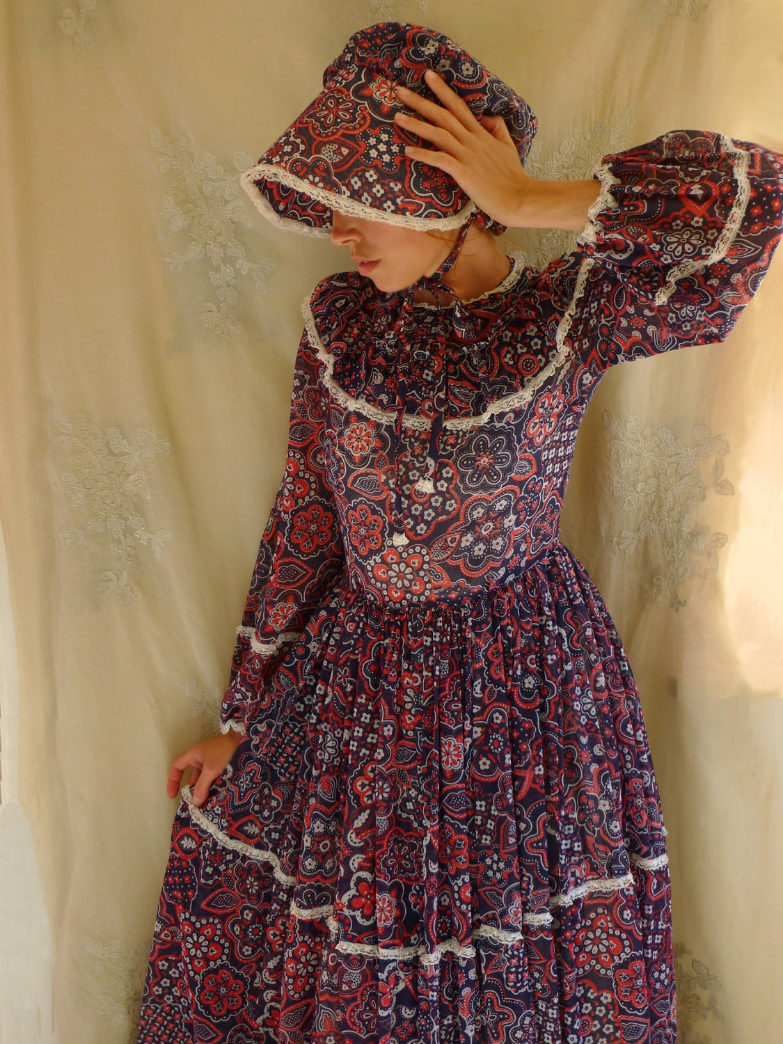 Vintage Costume Prairie Dress and Bonnet... size Medium... Halloween Fancy Dress Western Little House on the Prairie