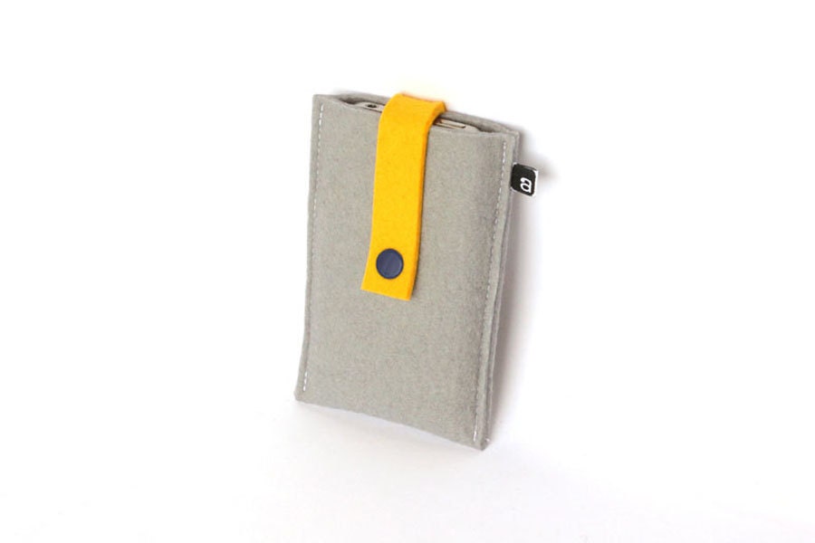 iPhone case: Grey and yellow wool felt with snap closure - 3G / 3GS / 4 / 4S / 5