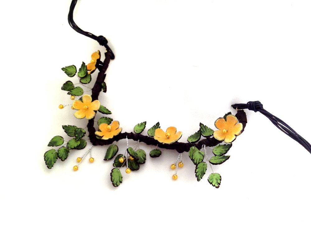 Statement necklace Fashion flowers leather necklace Yellow color