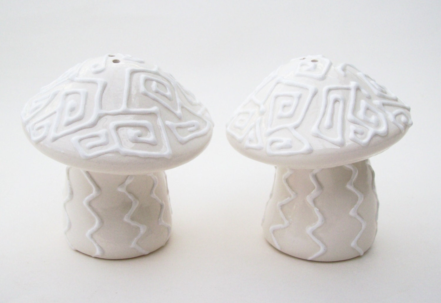 Salt and Pepper Shakers - Mushroom Classic White Square Spiral
