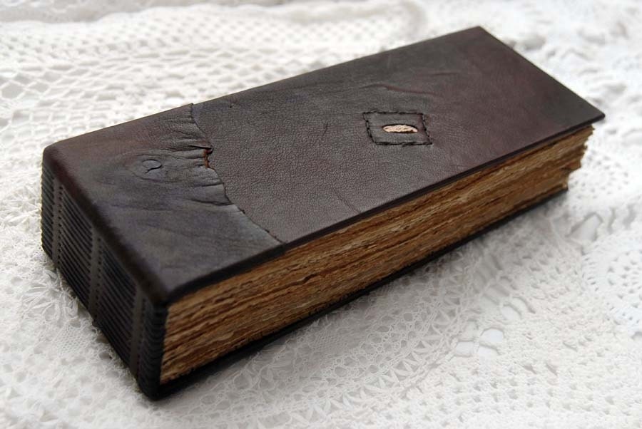 The Preservator - Large Hard Cover Leather Journal / Sketchbook with Lace Inlays, Tea-Stained Pages & Quotes