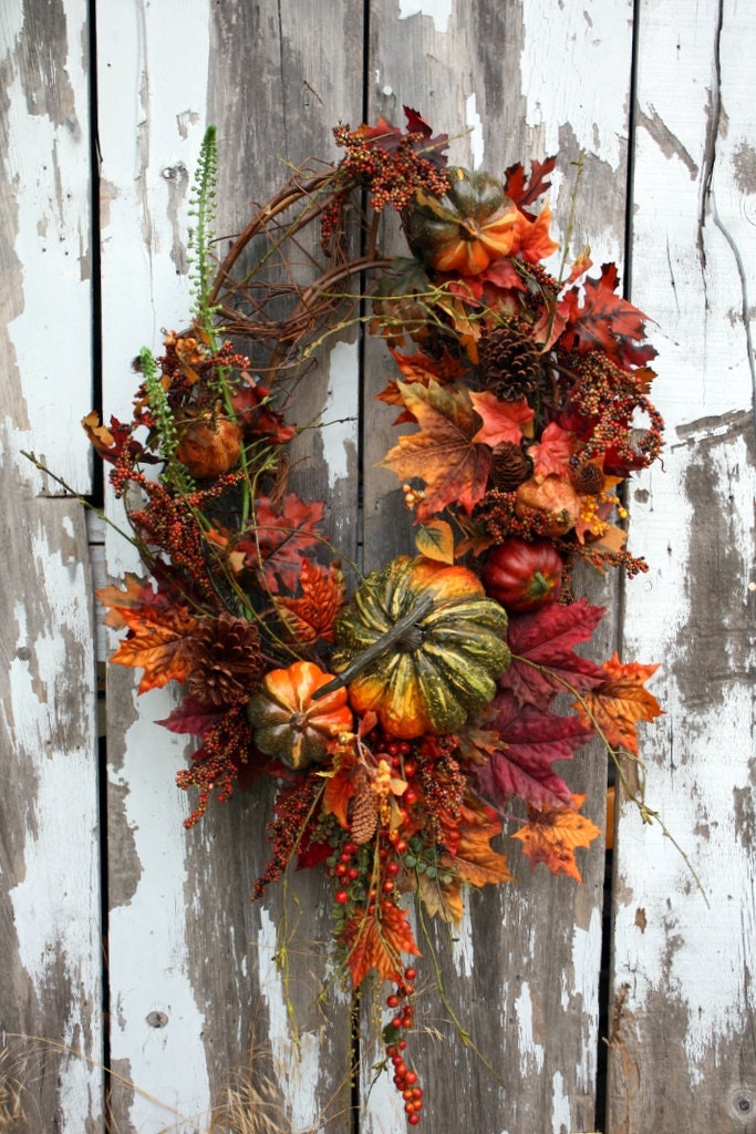 Fall Wreath on Oval, Pumpkins, Fall Leaves, Pinecones, Berries