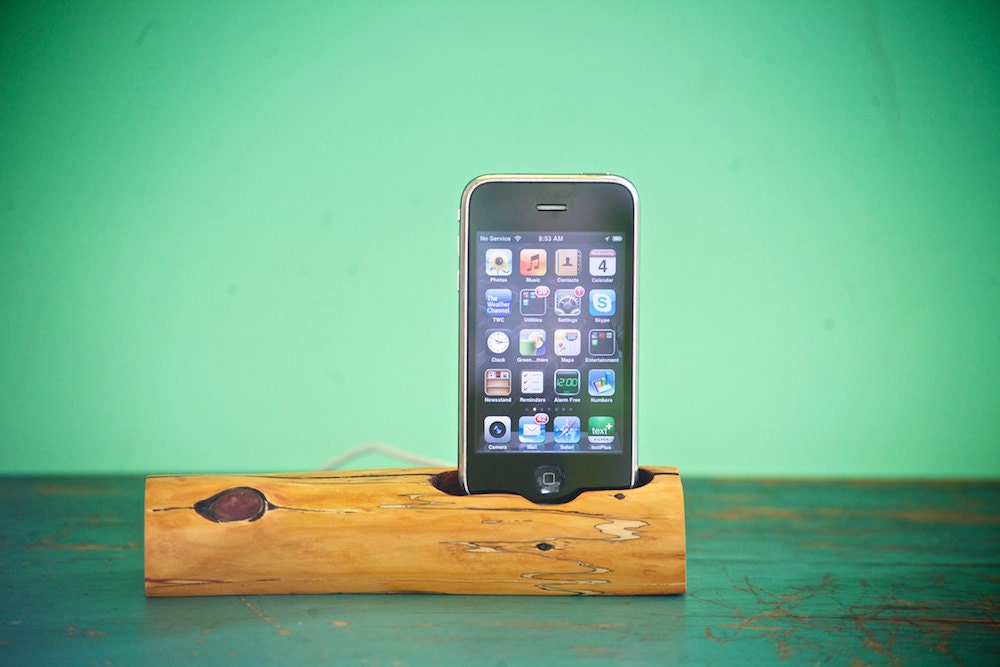 iPhone charging stand by woodtec