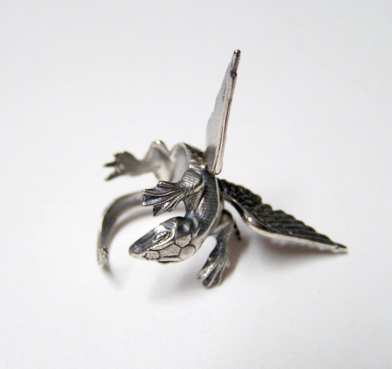 Dragon Ring in Sterling Silver .925, dragon body wrap around finger (o)
