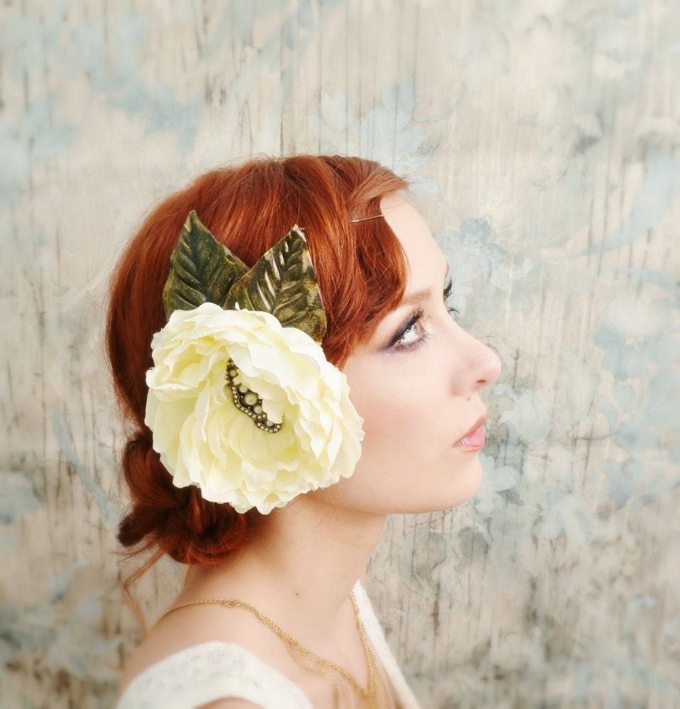 Wedding fascinator, ivory floral hair clip, bridal flower clip, head piece - eva