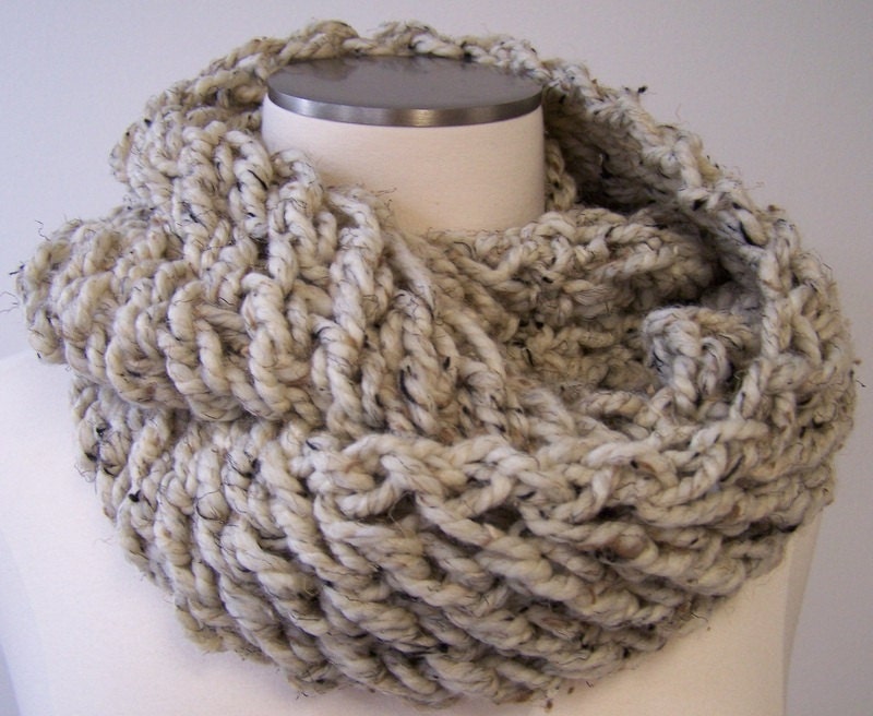 Chunky Knit Infinity Scarf, Chunky Knit Loop Scarf, Knit Cowl Oatmeal Ecru