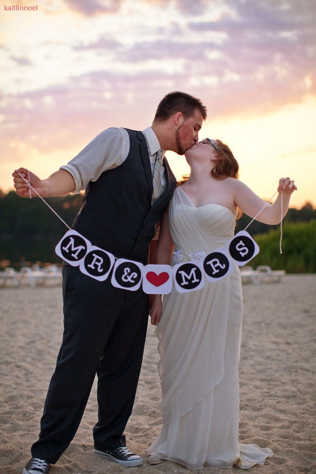 Mr and Mrs Banner Mr and Mrs Garland Wedding Day Banner Wedding Bunting Garland Mr and Mrs Sign Wedding Reception Decoration