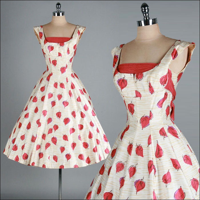 Vintage 1950s Dress . Ivory . Pink . Shelf Bust . Full Skirt . XS/S/M . 2058
