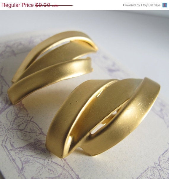 ON SALE Vintage - Retro XL Abstract Clip Earrings