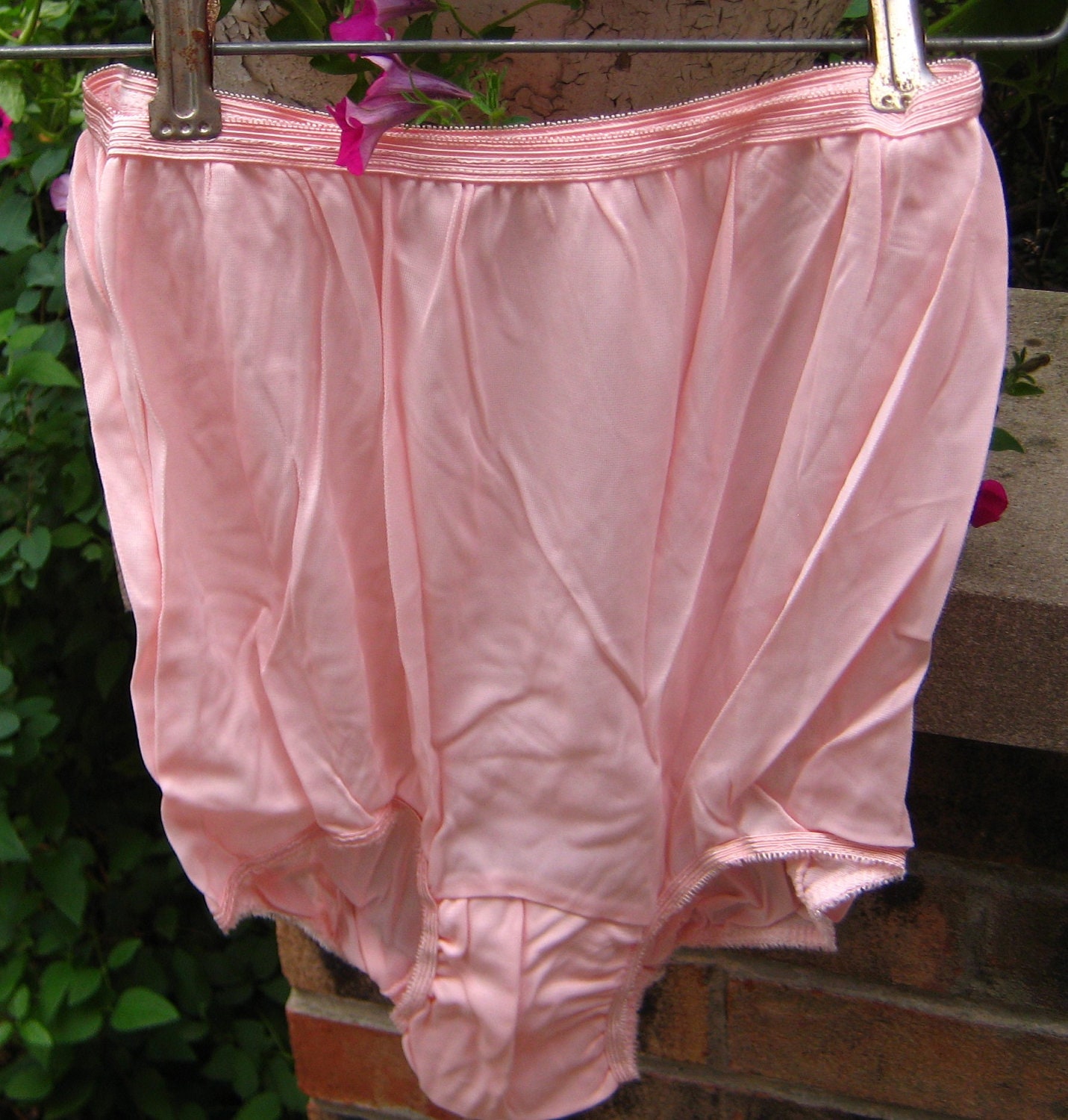 Fun Vintage NWOT Pink Granny Panties