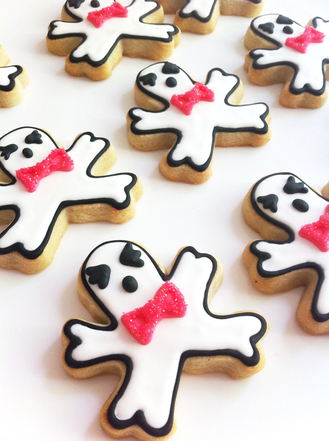 Funky Fun Skull and Crossbones Cookies (1 dozen)