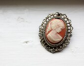 Vintage 1960's Peri Cameo Brooch