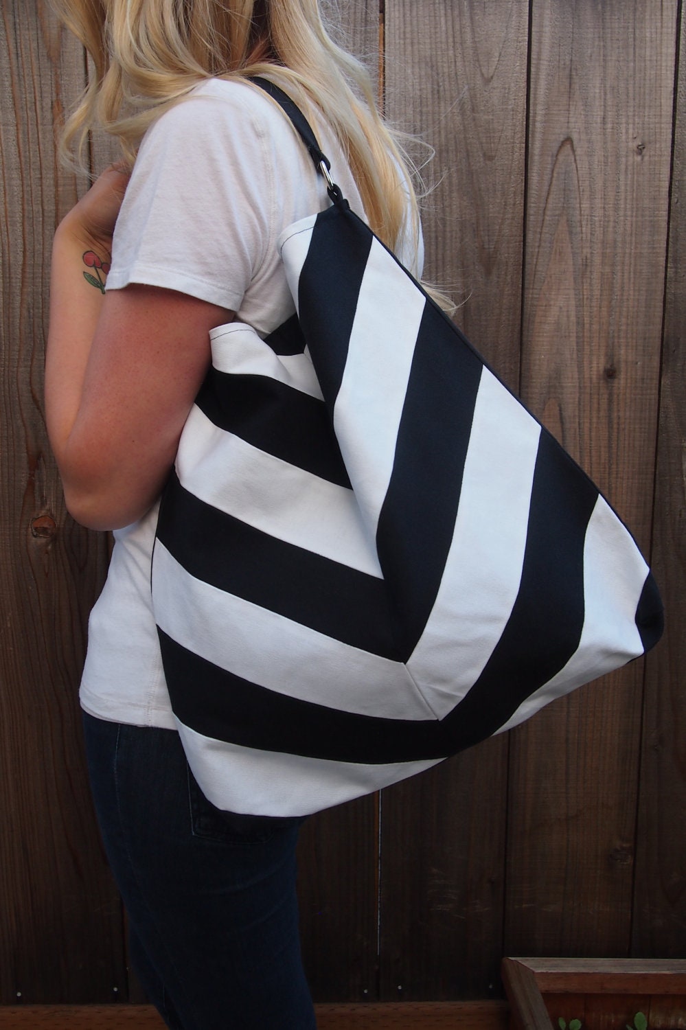 Everyday Chevron purse in Black and White.