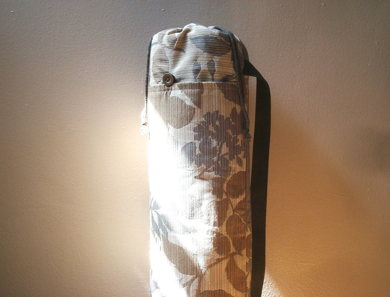 Garden Shadow / Ivory / Gray / brown / Yoga Mat Bag