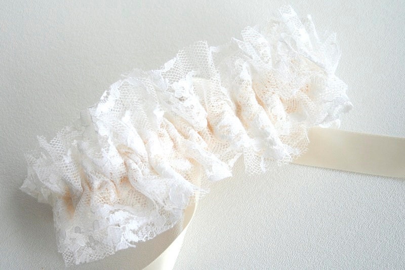 Wedding Garter - Vintage Ivoy Lace Heirloom Bridal Garter Style 601