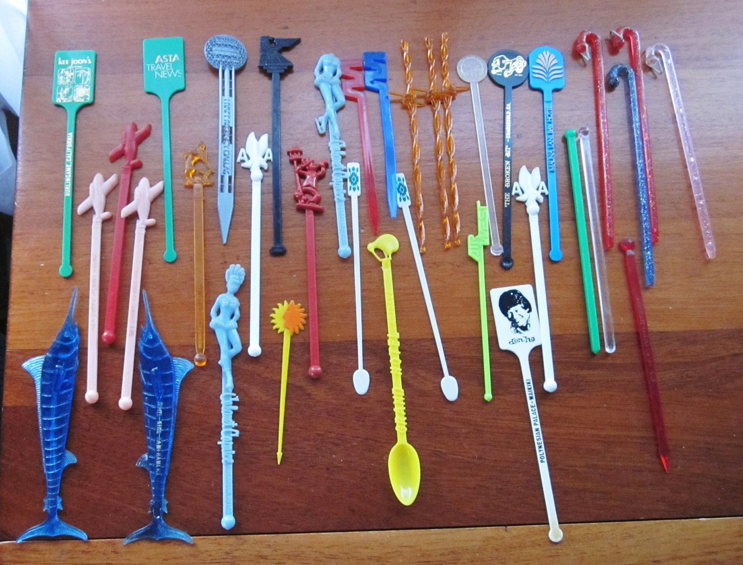 Vintage Bar Swizzle Sticks Cocktail Stirrers Plastic by slovintage