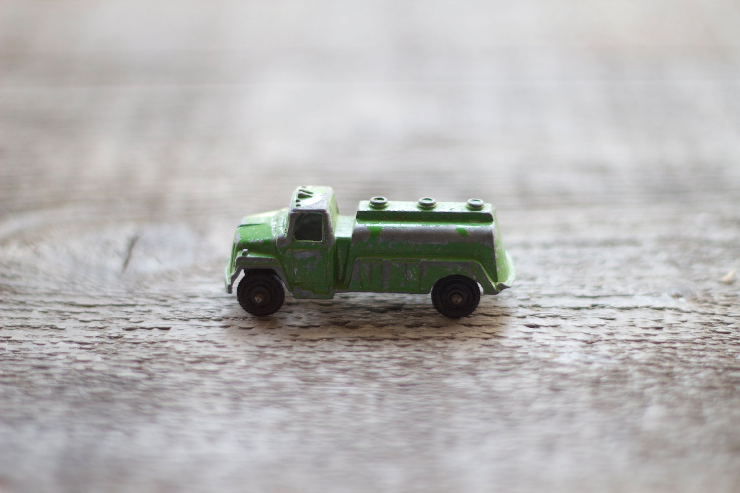 vintage die cast gas tanker truck : tootsie toy green by 24pont