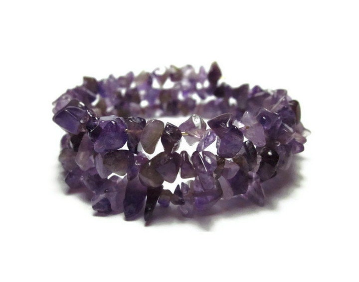 Natural Amethyst Gemstone Chip Bracelet - Violet Plum Purple Glowing Wine