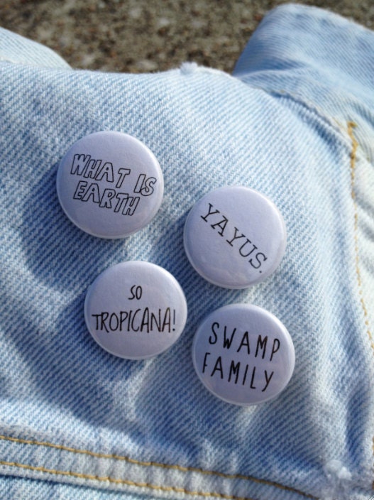 SWAMP FAMILY button 4 PACK