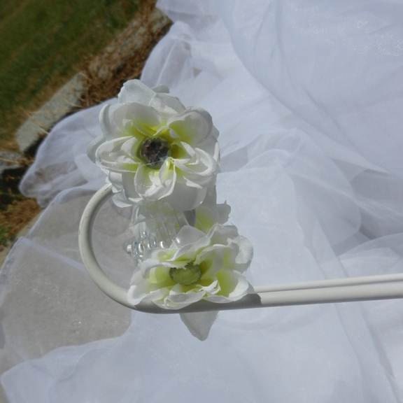 White Rose Rhinetsone mini Claw Clips