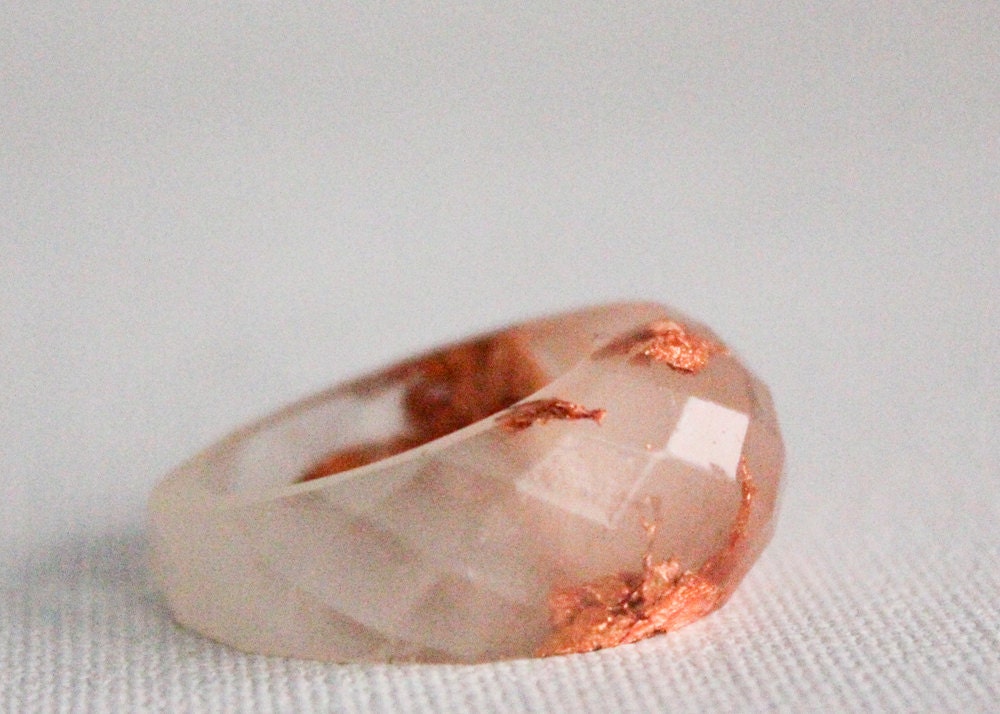 pale rose copper size 8 multifaceted eco resin ring with suspended copper flakes