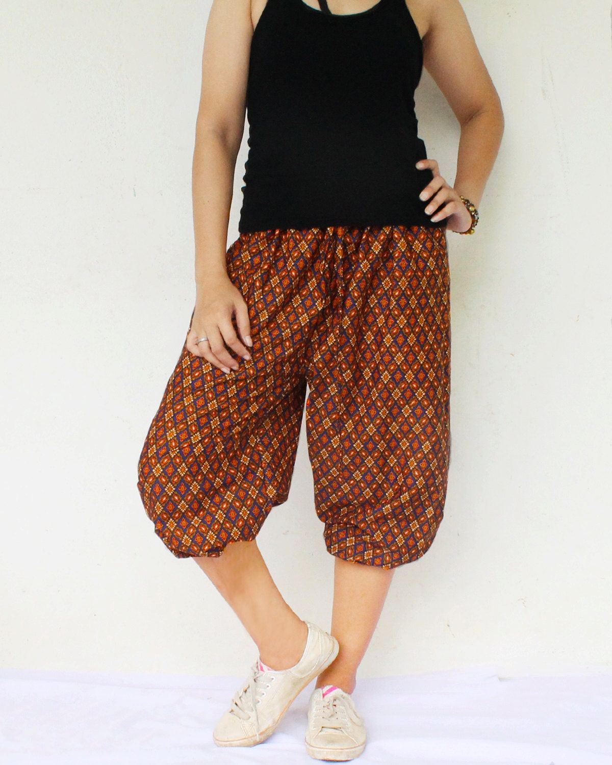 bown and blue sarong very simply harem balloon pants and elastic waist