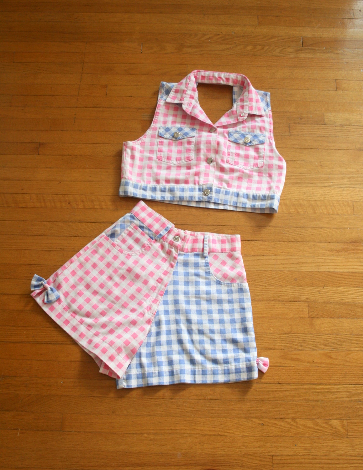1980s CHECKERED BOW Pink and Periwinkle Shorts and Top Set....size 12 14 kids....xs adults. kids. children. 1980s shorts. 1980s tank top