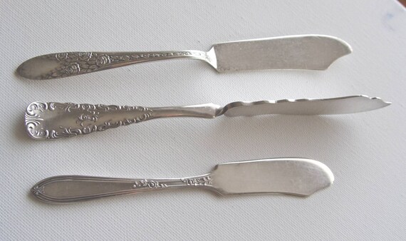 3 SILVERPLATE Silver Plate BUTTER KNIVES Twisted by calicoartist