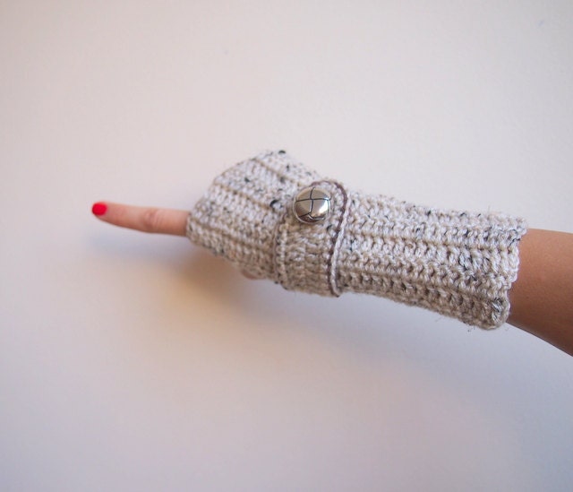 Fingerless Gloves Wrist Warmers Arm warmers Mittens textured oatmeal beige tweed vintage button - Accessorise