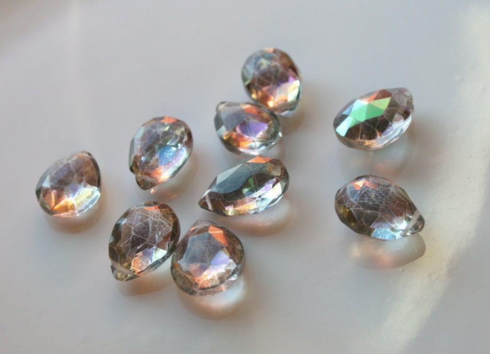 Quartz Faceted Pear - Khaki Mystic Rainbow
