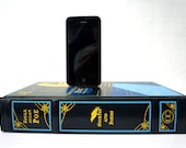 Edgar Allan Poe booksi Charging Dock for iPhone and iPod - Leather