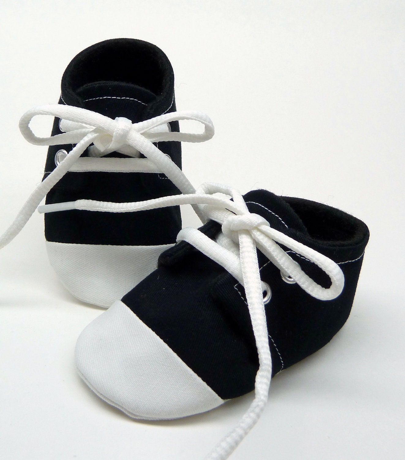 white converse with black laces