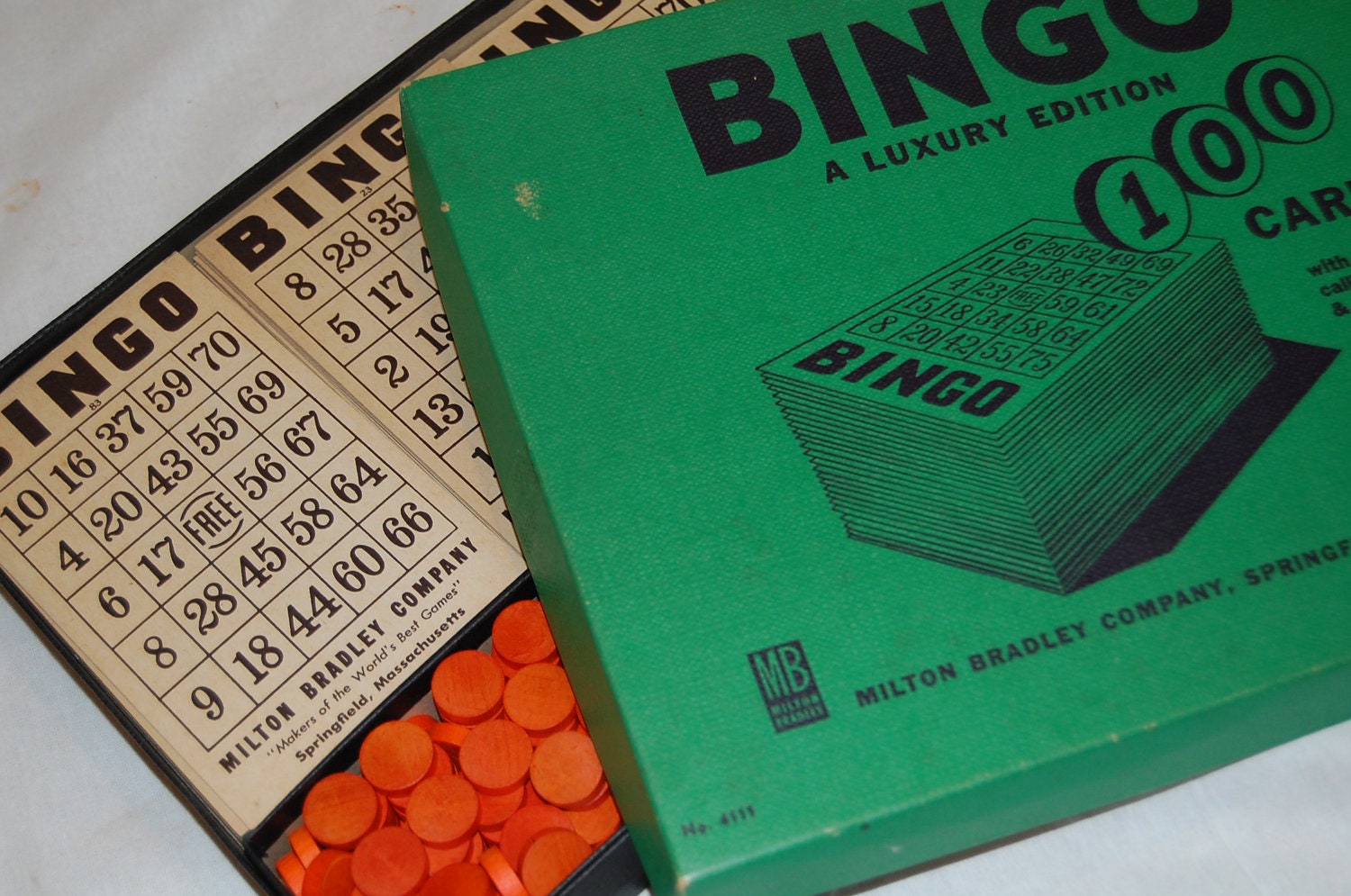Vintage Bingo Game Set - Green Box with Red Markers