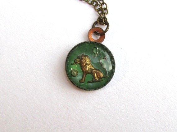 Leo Necklace : Vintage Pendant, Leo Jewelry, August Birthday, Leo Zodiac Jewelry, Astrology Jewelry, Lion Jewelry, Intaglio