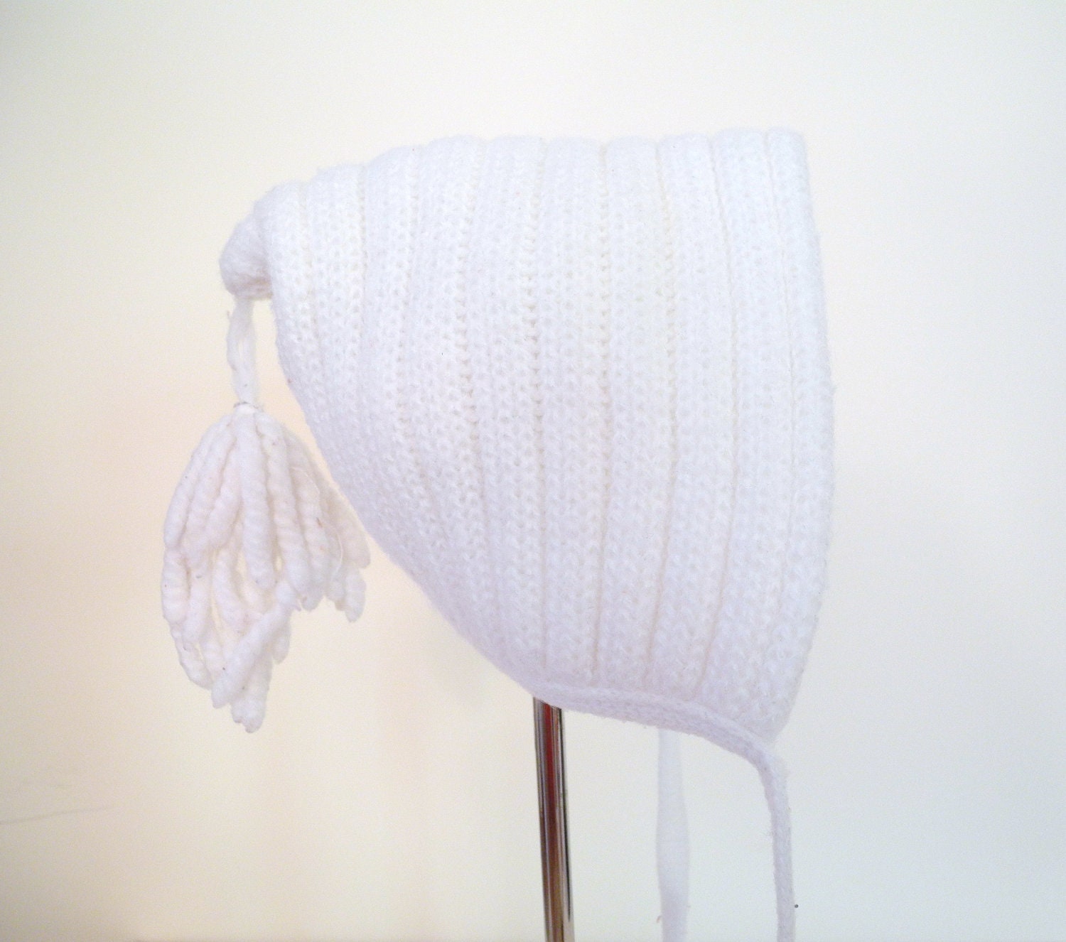 1960's Winter White Pom Pom Bonnet