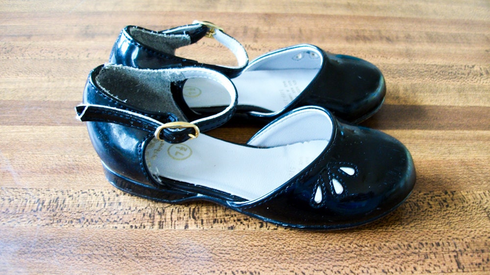 FREE SHIPPING Vintage Black Dress Shoes with Cutouts