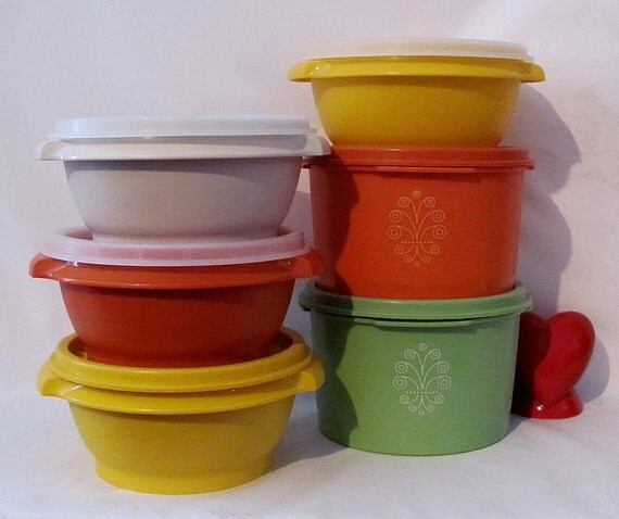 Vintage Set of Tupperware Storage Containers - Retro Colors - The Best Way to Store Leftovers