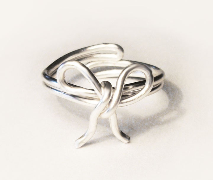 Bow Toe Ring, Gold or Silver Colored Wire, Adjustable