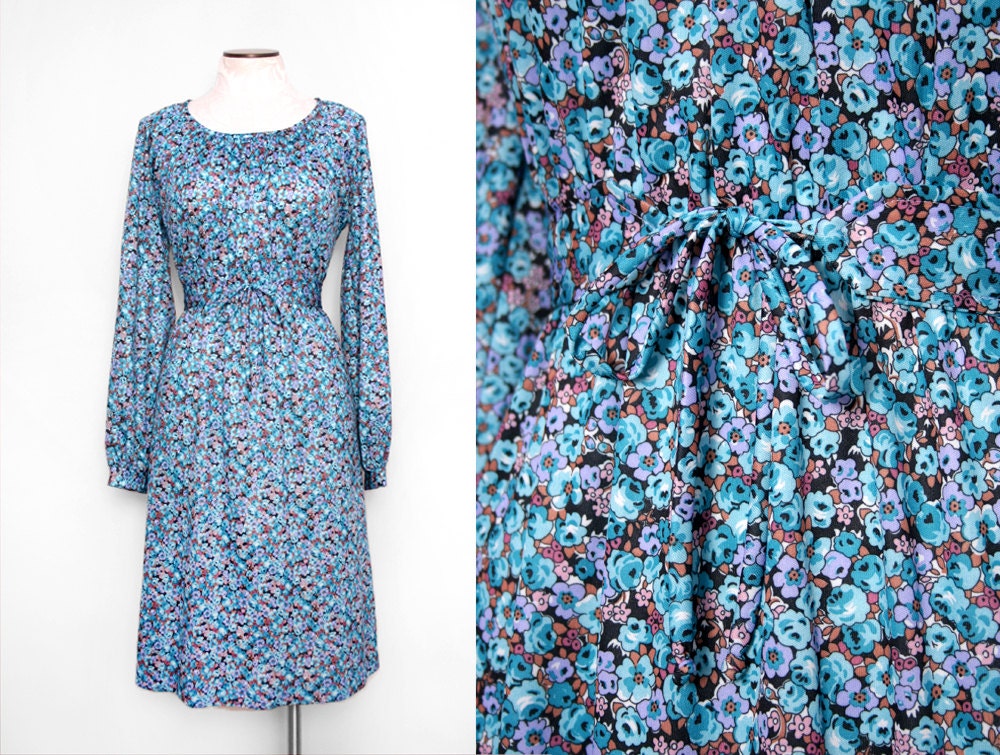 Funky 1970s Blue Floral Day Dress Size Small Medium Vintage