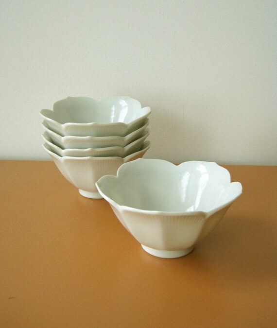 Set of 5 Vintage White Lotus Bowls by behindtheorangedoor on Etsy