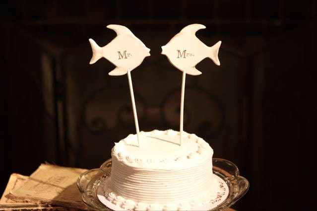 kissing fish wedding cake toppers wooden beach wedding