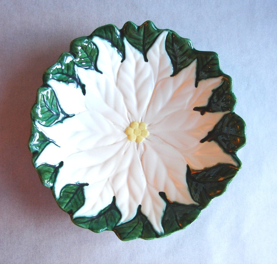 Vintage 70s white poinsettia bowl/dish, get ready for the holidays.