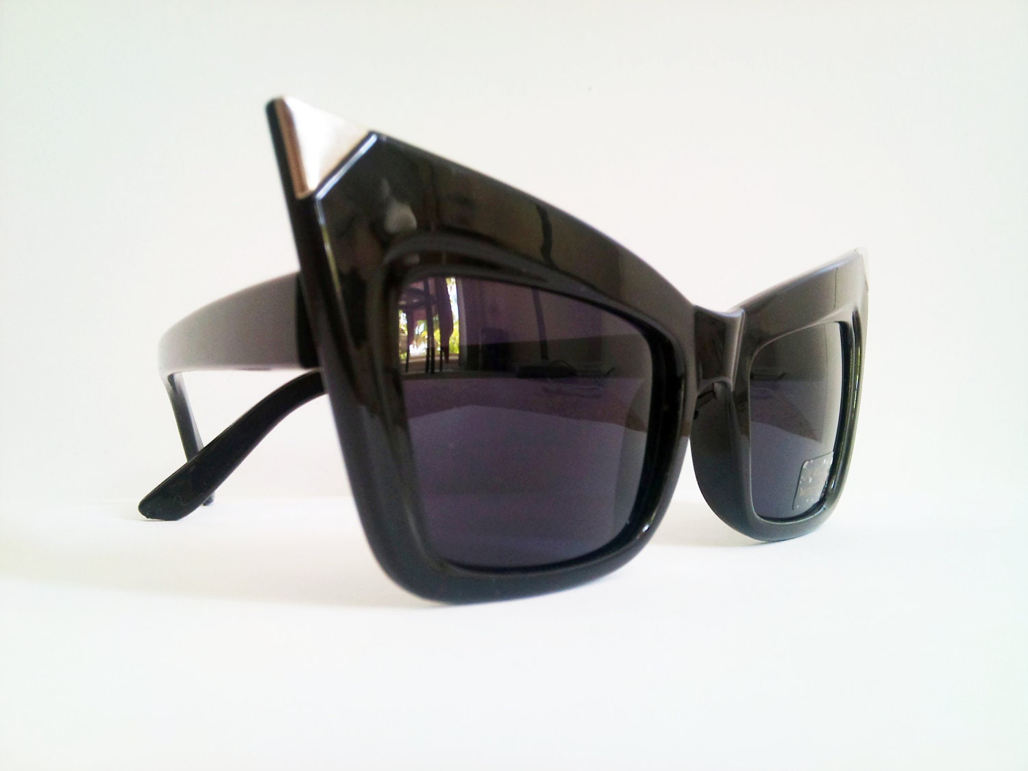 Retro Sharp Cat Eye Sunglasses