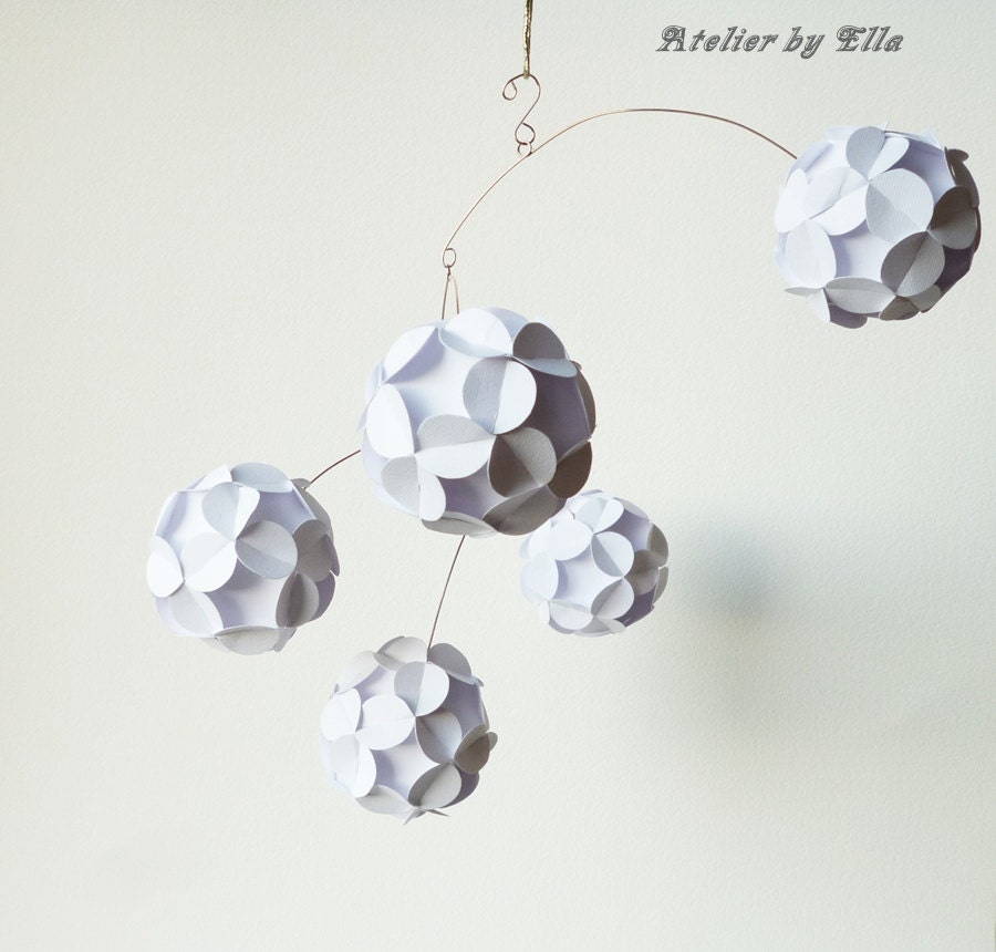 White paper balls kinetic mobile